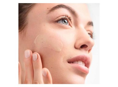 GEL HIDRATANTE CLINIQUE DRAMATICALLY DIFFERENT OIL-FREE GEL 125 ML - 2