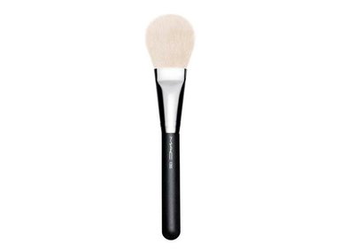 BROCHA DE ROSTRO M∙A∙C 135S LARGE FLAT POWDER - 1