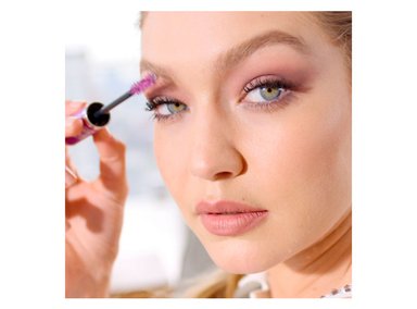 MÁSCARA DE PESTAÑAS MAYBELLINE THE FALSIES LASH LIFT A PRUEBA AGUA VERY BLACK 8.6 ML - 8