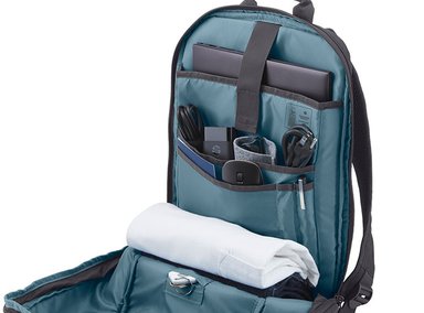 MOCHILA PARA LAPTOP DE 15,6 HP TRAVEL EN COLOR GRIS HIERRO 18L - 11
