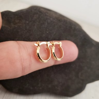 AROS TALLADOS PEQUEÑOS ORO LAMINADO 18K - 1