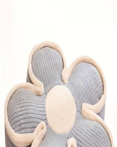 PACK DE COJIN DECORATIVO EN FORMA DE FLOR COLOR GRIS CON BORDE BEIGE - 2