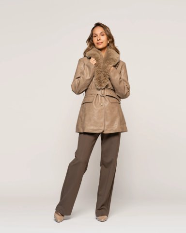 CHAQUETA MARINA CAMEL CUELLO CON SOLAPA PELOS MANGA LARGA AJUSTADA PUÑO AJUSTADO MUJER - 1