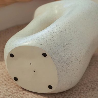 MESA DE CENTRO LATERAL TIPO ESCULTURA EN U NORDICO CREMA BLANCO - 6