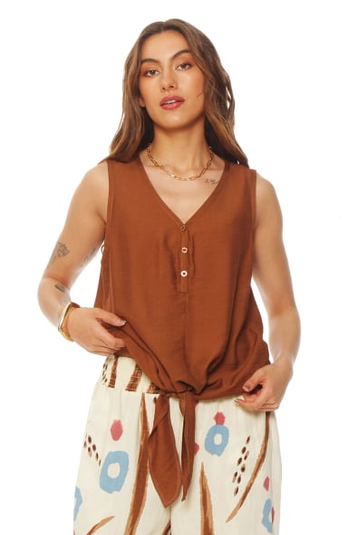 BLUSA SIN MANGA ABOTONADA EN DELANTERO ESCOTE V Y NUDO - 1