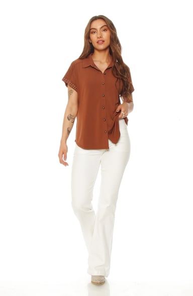BLUSA MANGA CORTA ABOTONADA EN DELANTERO Y APLICACION - 4