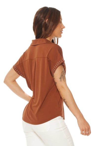 BLUSA MANGA CORTA ABOTONADA EN DELANTERO Y APLICACION - 5