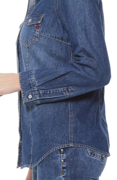 BLUSA MANGA LARGA DENIM CON BROCHE EN DELANTERO Y BOLSILLO CON TAPETA - 2