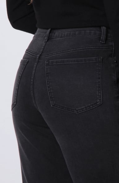 JEANS RECTO TIRO ALTO PRETINA BASICA 1 BOTON - 6
