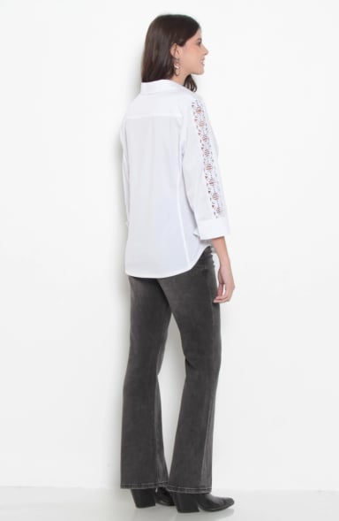 BLUSA MANGA 3/4 ABOTONADA EN DELANTERO ESCOTE V CON CUELLO - 7