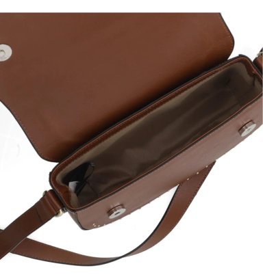CARTERA BANDOLERA MUJER VIZZANO CAMEL CON DETALLES DE TACHAS - 7