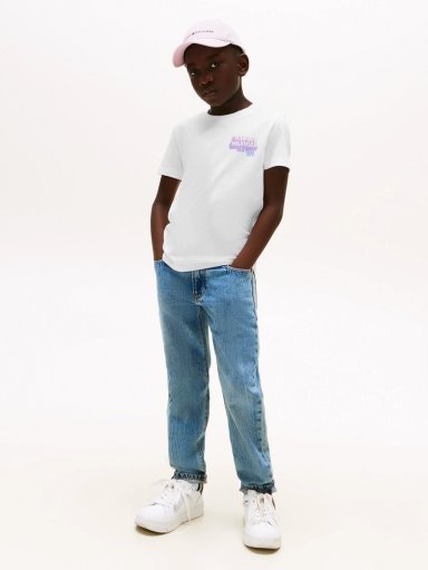 POLERA CON LOGO DE ESTILO GRAFITI - 2