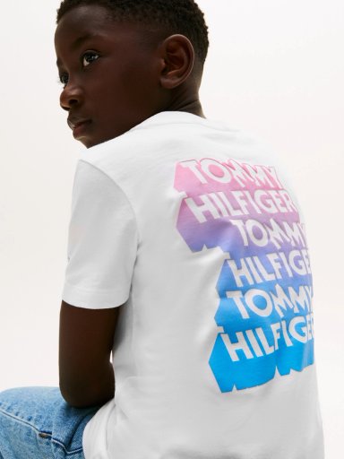 POLERA CON LOGO DE ESTILO GRAFITI - 4