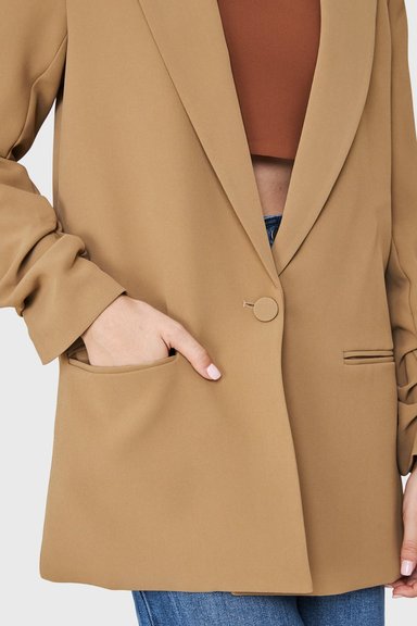 BLAZER LARGO MANGA DRAPEADA KHAKI NICOPOLY - 6