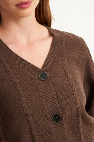 CARDIGAN DISEÑO TRENZADO CAFE  NICOPOLY - 6