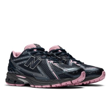 ZAPATILLAS URBANAS UNISEX NEW BALANCE 1906 R NEGRAS/ROSA - 4
