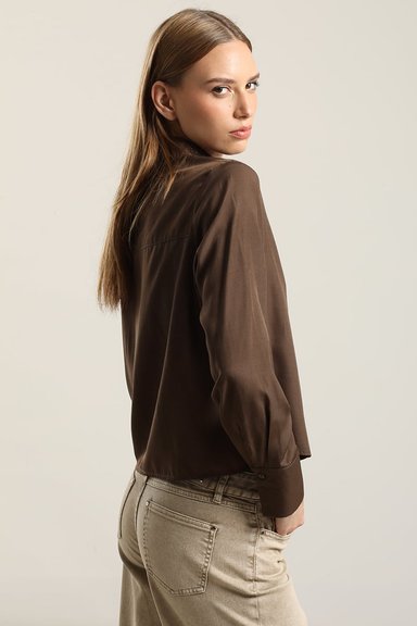 BLUSA  BOLSILLOS BORDADO, CHOCOLATE LIOLA - 4