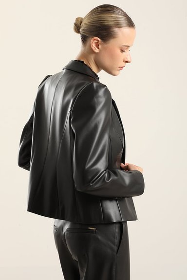 BLAZER ENTALLADO, EFECTO CUERO, NEGRO LIOLA - 4