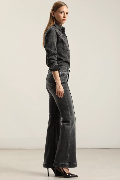 JEANS FLARE, TIRO MEDIO, GRIS LIOLA - 2