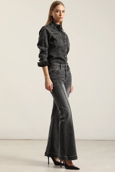 JEANS FLARE, TIRO MEDIO, GRIS LIOLA - 4