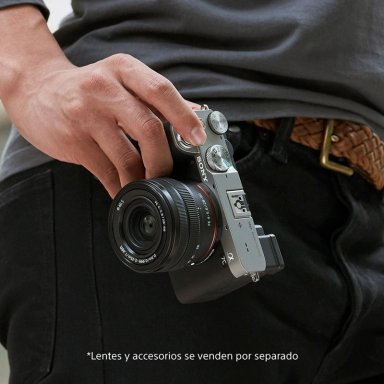 CÁMARA COMPACTA FULL-FRAME ALPHA 7C - 4