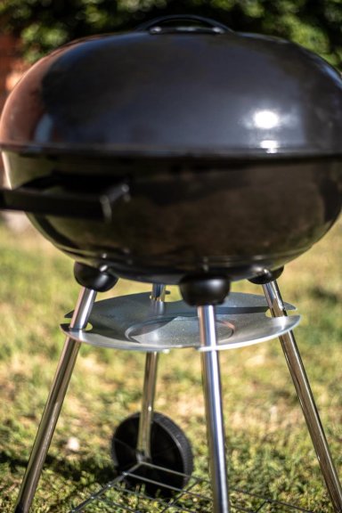PARRILLA A CARBON ENCINA CON RUEDAS - 4