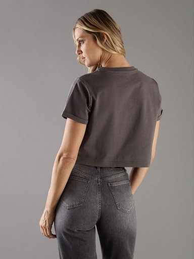 POLERA CROPPED CON LOGO BRILLANTE - 3