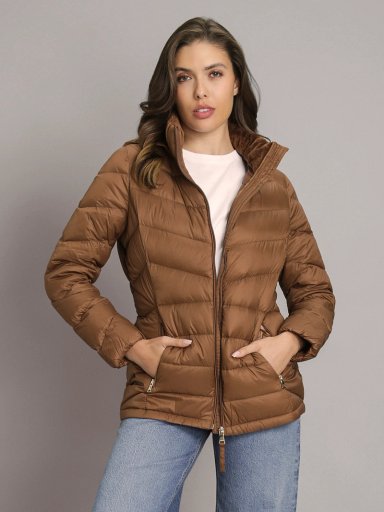 PARKA CORTA ULTRALIGERA CON RELLENO DE PLUMON - 1