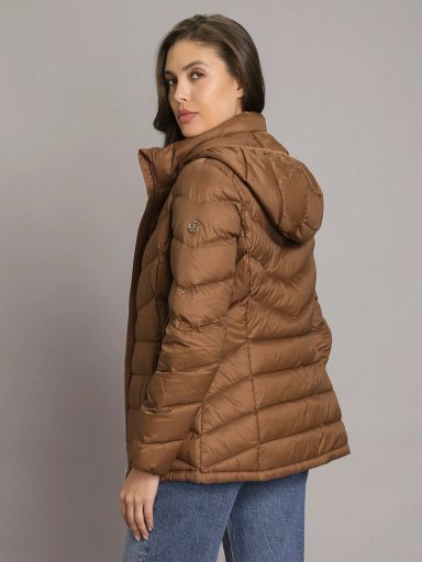 PARKA CORTA ULTRALIGERA CON RELLENO DE PLUMON - 4