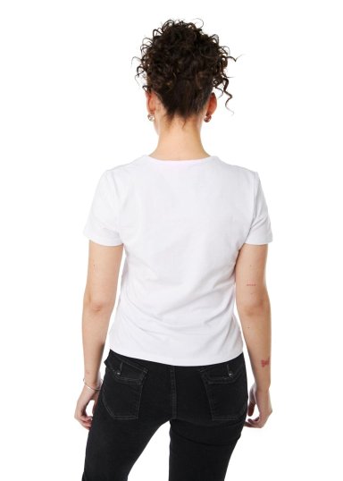 POLERA SARAI REGULAR ESTAMPADO Y TACHAS BLANCO EFESIS - 4