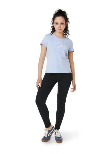 POLERA ANNIE REGULAR ESTAMPADO Y BORDADO CELESTE EFESIS - 1