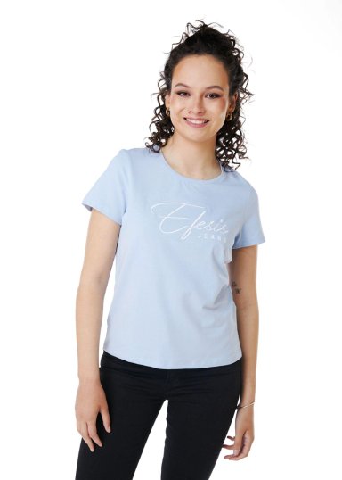 POLERA ANNIE REGULAR ESTAMPADO Y BORDADO CELESTE EFESIS - 4