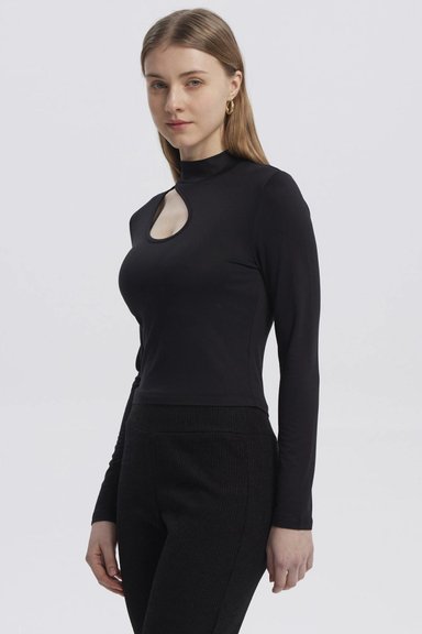 POLERA MUJER CUT OUT NEGRO - 2
