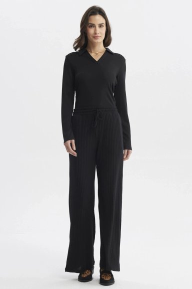 POLERA MUJER CUELLO CAMISERO NEGRO - 4