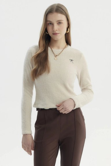 POLERA MUJER CON TEXTURA AFELPADA BEIGE CLARO - 1