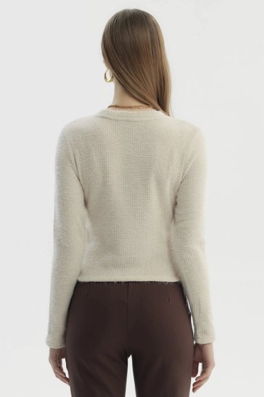 POLERA MUJER CON TEXTURA AFELPADA BEIGE CLARO - 3