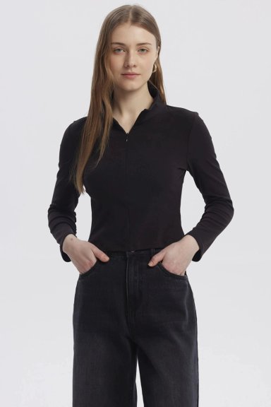 POLERA MUJER CON ZIPPER NEGRO - 1
