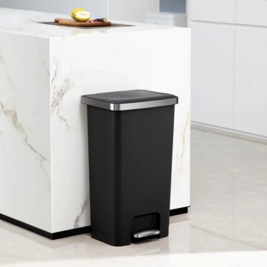 BASURERO PLASTICO EKO NEGRO CON PEDAL 45L - 4