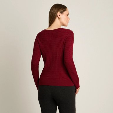 SWEATER ROJO CON TRENZADO EN RELIEVE Y BOTONES DORADOS EN HOMBRO - 2