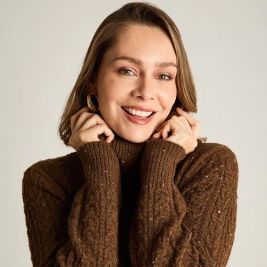 SWEATER CAFE  CON CUELLO ALTO Y TRENZADO JASPEADO EN TEJIDO - 3