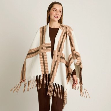 PONCHO BEIGE CON ESTAMPADO GEOME TRICO Y FLECOS EN TEJIDO - 2