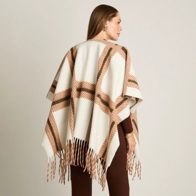 PONCHO BEIGE CON ESTAMPADO GEOME TRICO Y FLECOS EN TEJIDO - 3