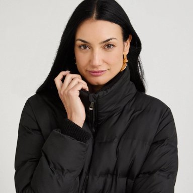 PARKA CORTA NEGRA CON DETALLE DE TEJIDO EN MANGAS Y CUELLO - 3