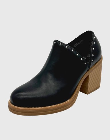 BOTIN PARA MUJER CON TACO DE 8 CM, CIERRE LATERAL Y TACHAS DECORATIVAS NEGRO. - 1