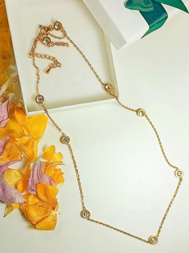 COLGANTE LARGA MINIMALISTA PUNTO DE LUZ CHAPADO EN ORO 18K - 3