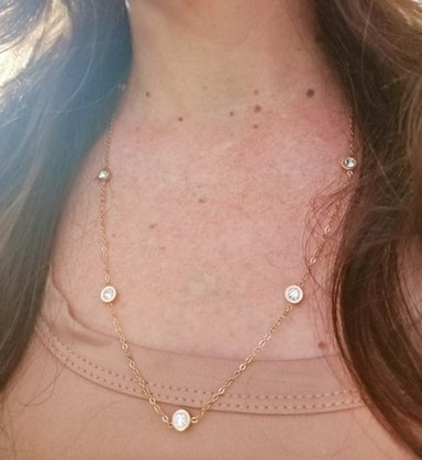 COLGANTE LARGA MINIMALISTA PUNTO DE LUZ CHAPADO EN ORO 18K - 4