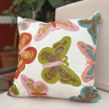 COJIN DECORATIVO DISEÑO MARIPOSAS 45X45 RELLENO - 2