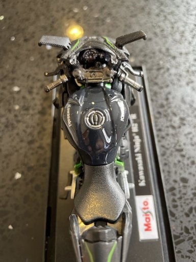MOTO KAWASAKI NINJA H2R ESCALA 1:18 COLECCIÓN - 4