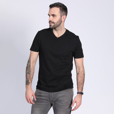 POLERA CUELLO V EN COLOR NEGRO - 1