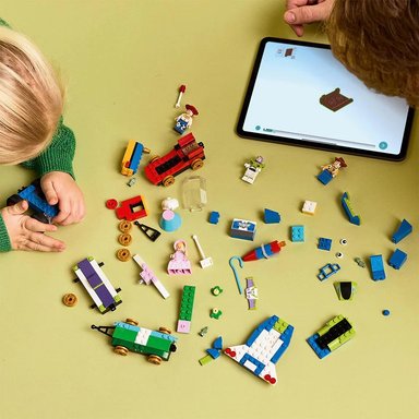 LEGO DISNEY - TREN DE CELEBRACION DE TOY STORY Y AUTO RC - 43264 - 6